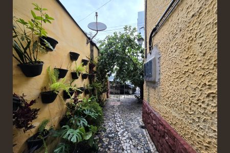 Casa de condomínio à venda com 160m², 4 quartos e 1 vagaQuintal