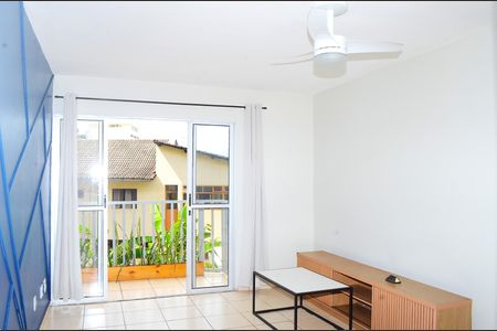Sala de apartamento para alugar com 2 quartos, 64m² em Goiânia, Belo Horizonte