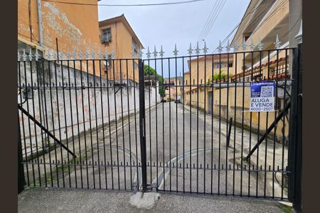 Apartamento para alugar com 42m², 1 quarto e 1 vagaFachado do condomínio com placa