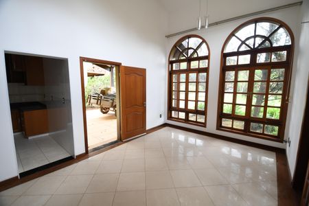 Sala de casa de condomínio à venda com 3 quartos, 1560m² em Cidade Universitária, Campinas