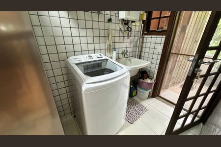 Casa à venda com 210m², 5 quartos e 2 vagas Casa à venda com 210m², 5 quartos e 2 vagasÁrea de Serviço