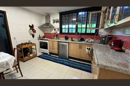 Casa à venda com 210m², 5 quartos e 2 vagas Casa à venda com 210m², 5 quartos e 2 vagasCozinha