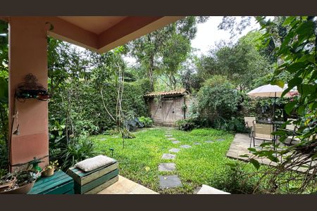 Casa à venda com 210m², 5 quartos e 2 vagas Casa à venda com 210m², 5 quartos e 2 vagasQuintal