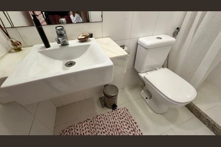 Casa à venda com 210m², 5 quartos e 2 vagas Casa à venda com 210m², 5 quartos e 2 vagasBanheiro quarto 1