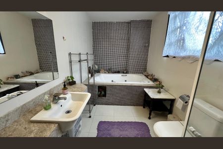 Casa à venda com 210m², 5 quartos e 2 vagas Casa à venda com 210m², 5 quartos e 2 vagasBanheiro quarto 2