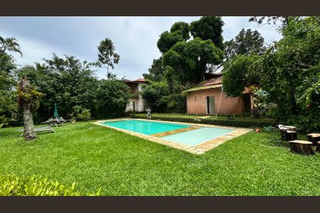 Casa à venda com 210m², 5 quartos e 2 vagas Casa à venda com 210m², 5 quartos e 2 vagasÁrea comum - Piscina