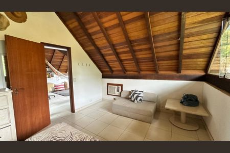 Casa à venda com 210m², 5 quartos e 2 vagas Casa à venda com 210m², 5 quartos e 2 vagasQuarto 4