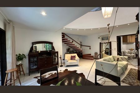 Sala de casa para alugar com 5 quartos, 210m² em Vargem Grande, Rio de Janeiro