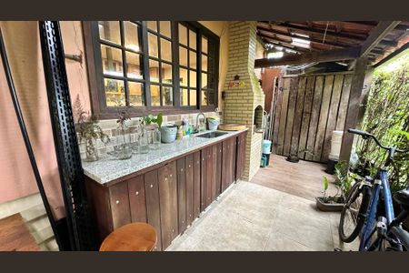 Casa à venda com 210m², 5 quartos e 2 vagas Casa à venda com 210m², 5 quartos e 2 vagasÁrea gourmet