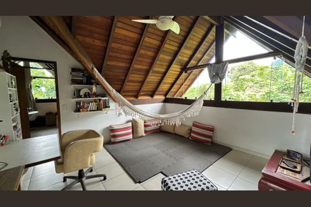 Casa à venda com 210m², 5 quartos e 2 vagas Casa à venda com 210m², 5 quartos e 2 vagasSala íntima