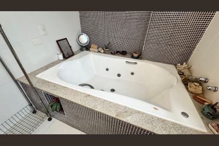 Casa à venda com 210m², 5 quartos e 2 vagas Casa à venda com 210m², 5 quartos e 2 vagasBanheiro quarto 2