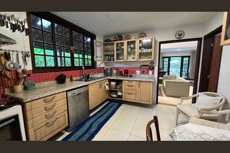 Casa à venda com 210m², 5 quartos e 2 vagas Casa à venda com 210m², 5 quartos e 2 vagasCozinha