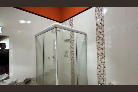 Casa à venda com 210m², 5 quartos e 2 vagas Casa à venda com 210m², 5 quartos e 2 vagasBanheiro Social