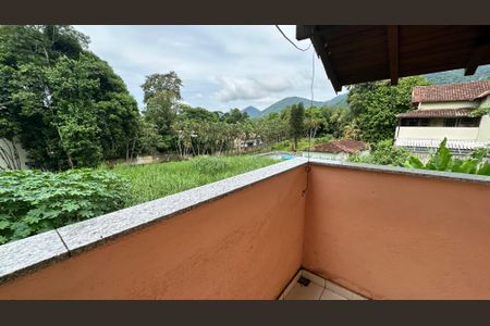 Casa à venda com 210m², 5 quartos e 2 vagas Casa à venda com 210m², 5 quartos e 2 vagasVaranda