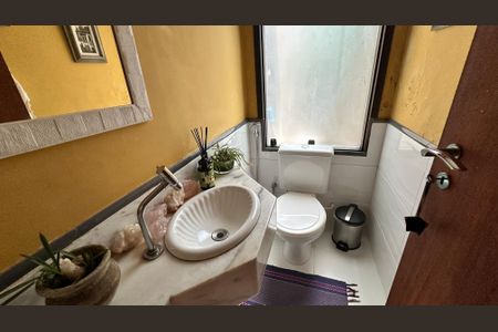 Casa à venda com 210m², 5 quartos e 2 vagas Casa à venda com 210m², 5 quartos e 2 vagasLavabo