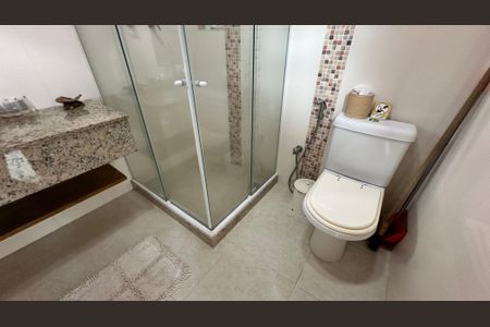 Casa à venda com 210m², 5 quartos e 2 vagas Casa à venda com 210m², 5 quartos e 2 vagasBanheiro Social