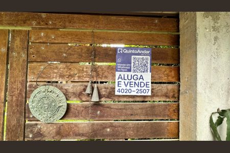 Casa à venda com 210m², 5 quartos e 2 vagas Casa à venda com 210m², 5 quartos e 2 vagasPlaquinha