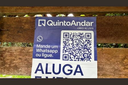 Casa à venda com 210m², 5 quartos e 2 vagas Casa à venda com 210m², 5 quartos e 2 vagasPlaquinha UJUB-175