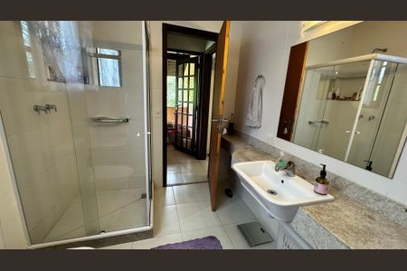 Casa à venda com 210m², 5 quartos e 2 vagas Casa à venda com 210m², 5 quartos e 2 vagasBanheiro quarto 2