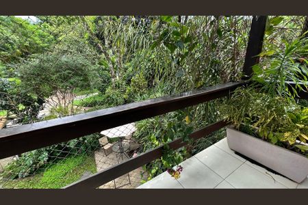 Casa à venda com 210m², 5 quartos e 2 vagas Casa à venda com 210m², 5 quartos e 2 vagasVaranda