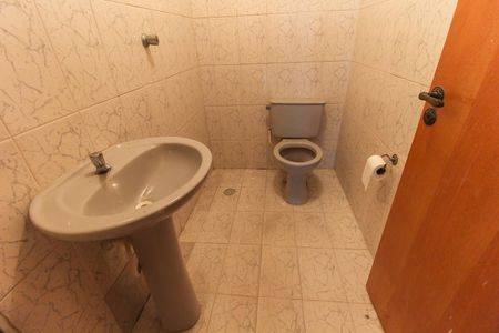 Casa para alugar com 304m², 3 quartos e 6 vagasBanheiro de Serviço