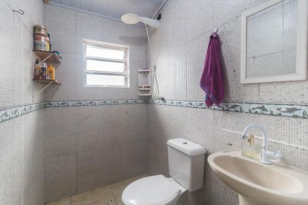 Casa para alugar com 370m², 3 quartos e 1 vaga Casa para alugar com 370m², 3 quartos e 1 vagaBanheiro da Edícula
