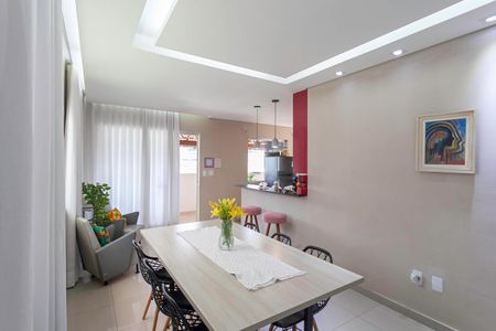 Sala de casa à venda com 3 quartos, 210m² em Parque Xangri-lá, Contagem