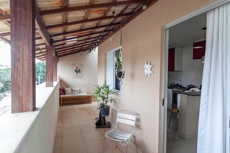 Casa à venda com 210m², 3 quartos e 2 vagasVaranda 