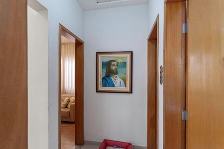 Corredor de casa à venda com 3 quartos, 210m² em Parque Xangri-lá, Contagem