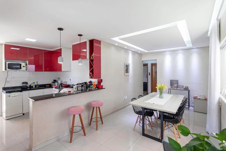 Sala de casa à venda com 3 quartos, 210m² em Parque Xangri-lá, Contagem