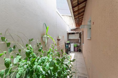 Casa à venda com 210m², 3 quartos e 2 vagasÁrea de serviço 