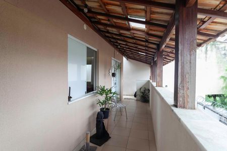 Casa à venda com 210m², 3 quartos e 2 vagasVaranda 