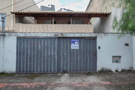 Casa à venda com 210m², 3 quartos e 2 vagasFachada
