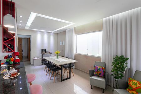 Sala de casa à venda com 3 quartos, 210m² em Parque Xangri-lá, Contagem