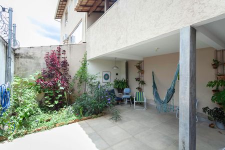 Casa à venda com 210m², 3 quartos e 2 vagasGaragem