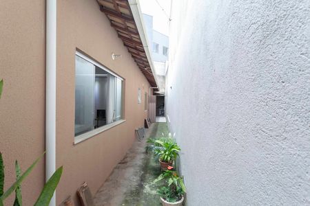 Casa à venda com 210m², 3 quartos e 2 vagasCorredor