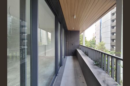 Studio à venda com 53m², 1 quarto e sem vaga Studio à venda com 53m², 1 quarto e sem vagaVaranda