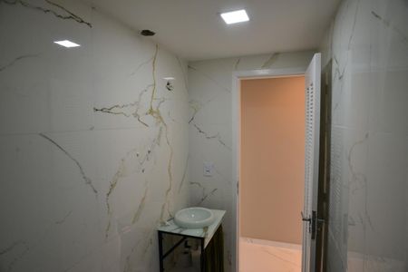 Apartamento à venda com 58m², 2 quartos e 1 vaga Apartamento à venda com 58m², 2 quartos e 1 vagaBanheiro Social