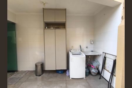 Casa à venda com 3 quartos, 213m² em Vitoria, Belo Horizonte