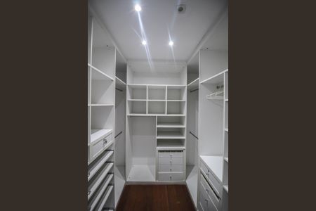 Apartamento para alugar com 210m², 4 quartos e 2 vagas Apartamento para alugar com 210m², 4 quartos e 2 vagasCloset da suíte