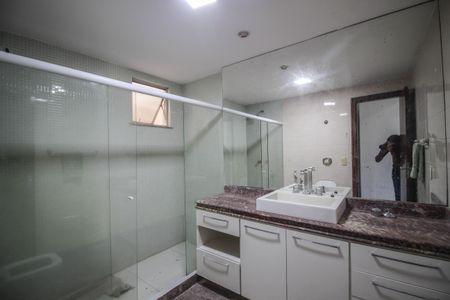 Apartamento para alugar com 210m², 4 quartos e 2 vagas Apartamento para alugar com 210m², 4 quartos e 2 vagasBanheiro da Suíte