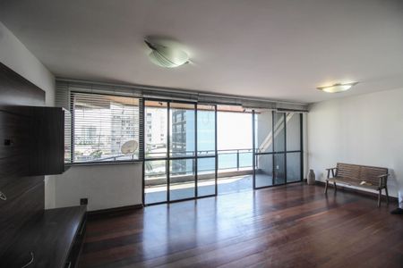 Apartamento para alugar com 210m², 4 quartos e 2 vagas Apartamento para alugar com 210m², 4 quartos e 2 vagasSala