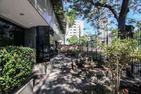 Apartamento para alugar com 210m², 4 quartos e 2 vagas Apartamento para alugar com 210m², 4 quartos e 2 vagasFachada