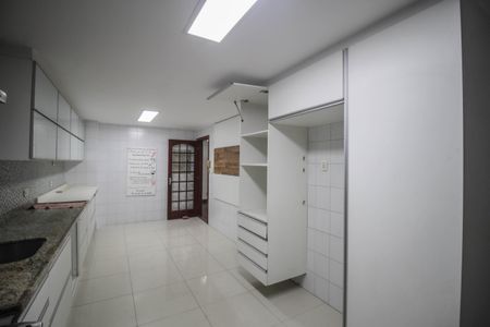 Apartamento para alugar com 210m², 4 quartos e 2 vagas Apartamento para alugar com 210m², 4 quartos e 2 vagasCozinha