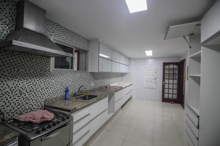 Apartamento para alugar com 210m², 4 quartos e 2 vagas Apartamento para alugar com 210m², 4 quartos e 2 vagasCozinha