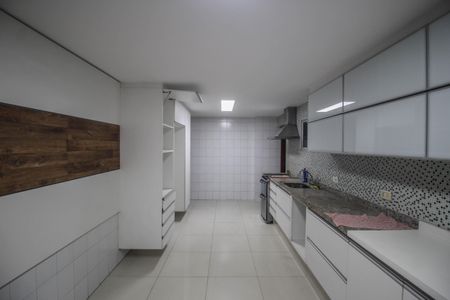 Apartamento para alugar com 210m², 4 quartos e 2 vagas Apartamento para alugar com 210m², 4 quartos e 2 vagasCozinha