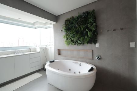 Apartamento à venda com 220m², 2 quartos e 4 vagasBanheiro da Suíte 1