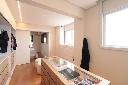 Apartamento à venda com 220m², 2 quartos e 4 vagasCloset da suíte 1