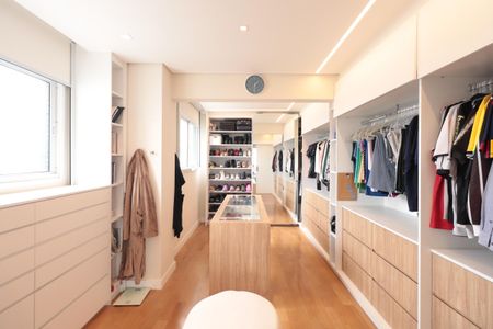 Apartamento à venda com 220m², 2 quartos e 4 vagasCloset da suíte 1