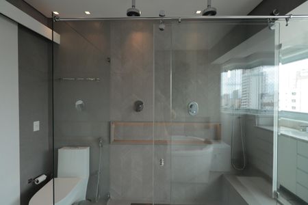 Apartamento à venda com 220m², 2 quartos e 4 vagasBanheiro da Suíte 1